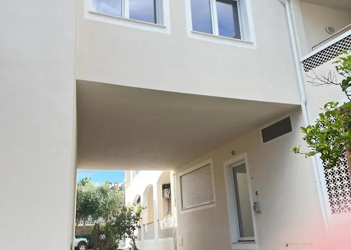 Self Check-in Apartment: Shuttle Stop & Scooter *